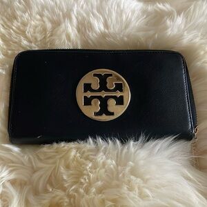 Tory Burch Zip around continental wallet